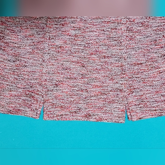 St. John Collection Pink / Red / Mauve Tweed Boucle Pencil Skirt Size 8 - Picture 3 of 9